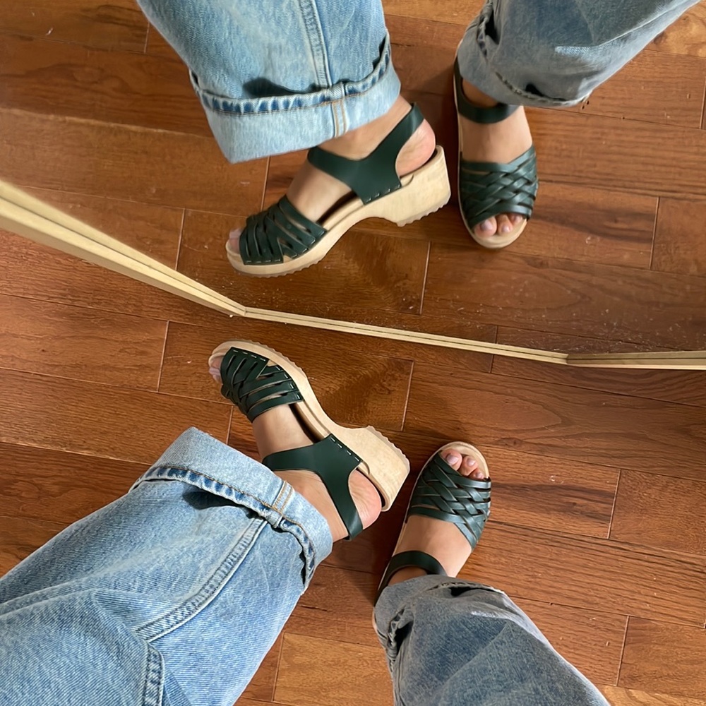 Like new Swedish Hasbeens green sandal clogs